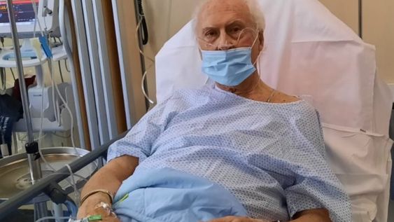 Pino Solanas tiene coronavirus y está internado en París