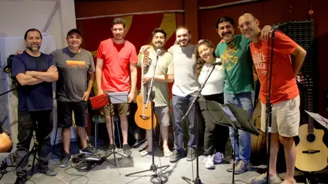 Diario de Cuyo | EN PLENO ENSAYO. Tito Medina junto a Lucio Flores, Matías Sánchez, Javier Gómez, Matías Inostroza, Flor Carmona, Juanse Arano, Luis Pulenta, Agustín Hidalgo y Federico Benítez.