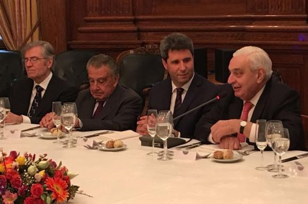 Uñac mantuvo una reunión con 30 popes empresariales