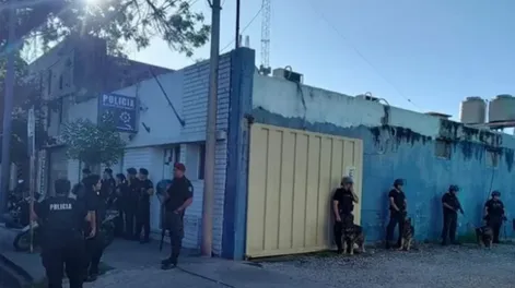 Se fugaron 25 presos de una comisaría rosarina