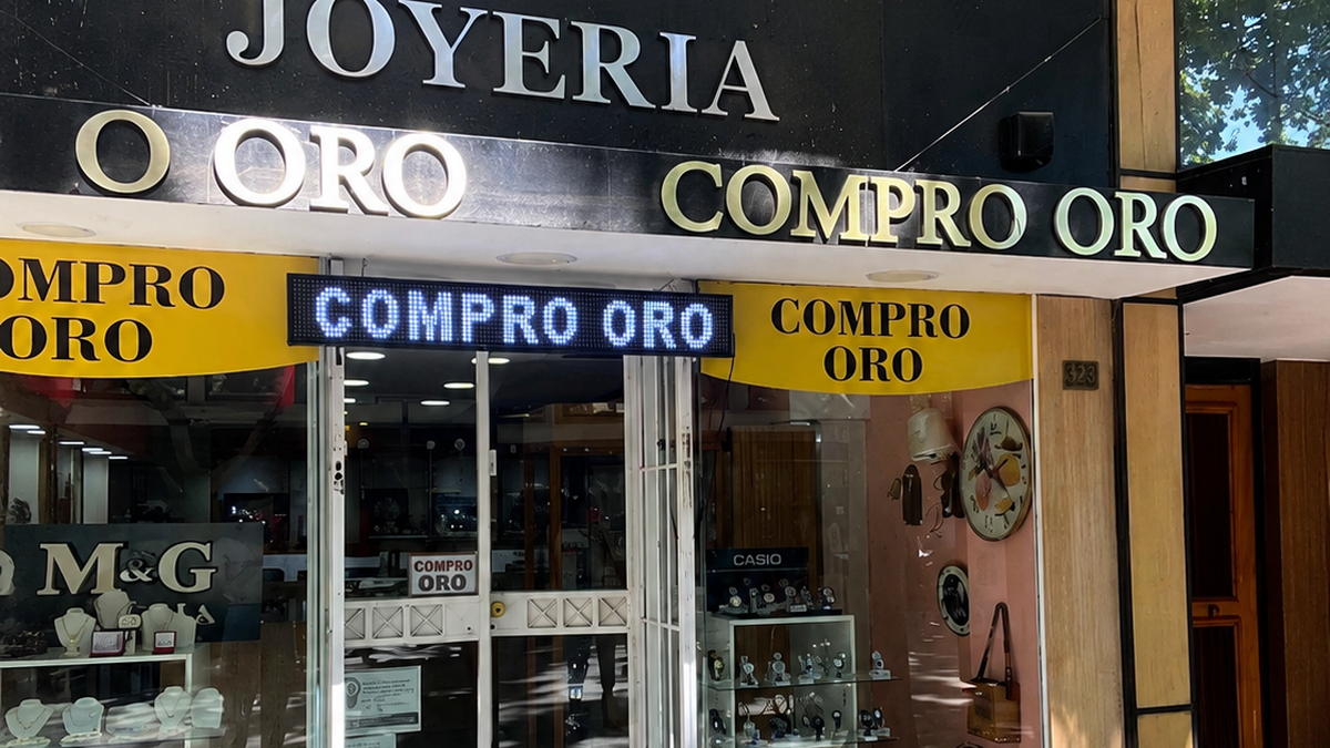 Investigan un millonario robo en la joyería M&G de la peatonal