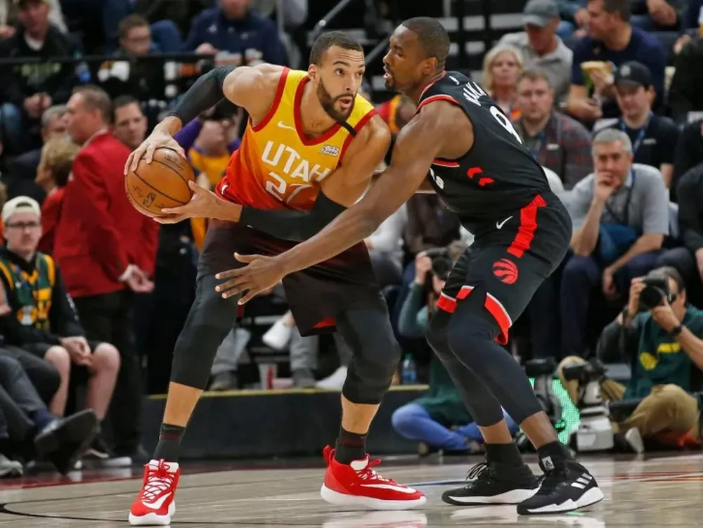 Suspenden la NBA luego de que un jugador diera positivo de coronavirus