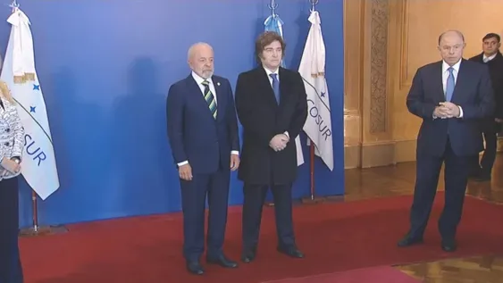 Milei amenaza con romper el Mercosur si no cambia rumbo