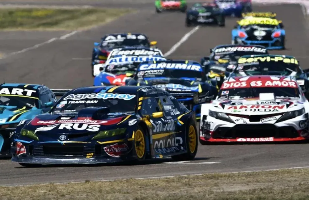 EL SANJUANINO  tiene un auto para remontar hoy en el autódromo Parque de Centenario, en Neuquén.