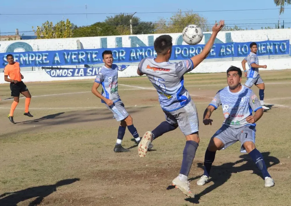 Unión lo dio vuelta frente a Peñarol, ganó en Chimbas y no se baja de la punta