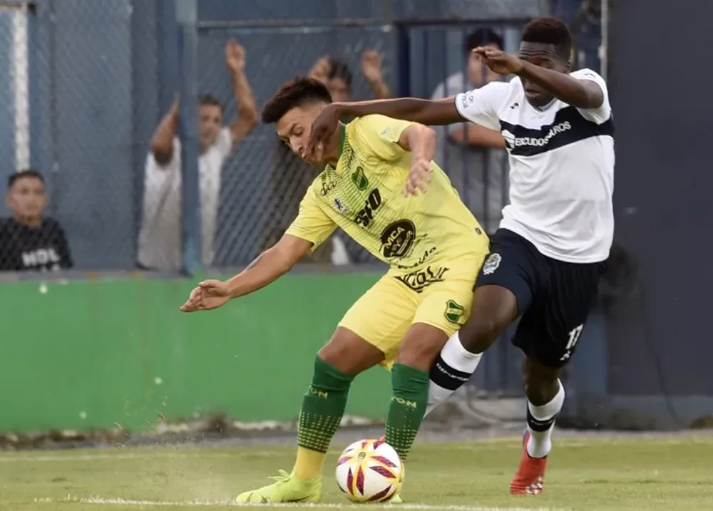 Defensa le ganó a Gimnasia, sigue invicto y es único puntero provisorio