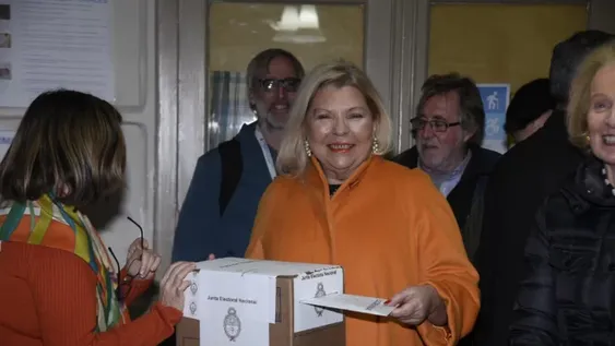 Elisa Carrió puso en duda el escrutinio: “Hay demasiados datos incorrectos”
