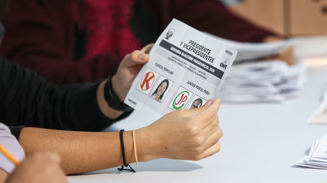 Fujimori aventaja a Sánchez por poco más de 15.000 votos.