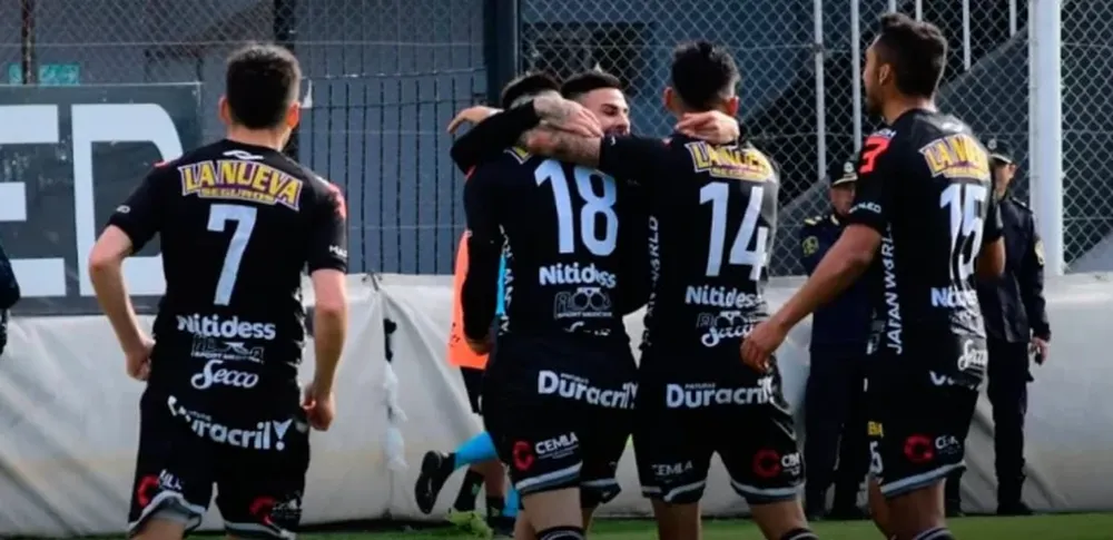 Con un gol de Alan Cantero, Estudiantes de Caseros se metió en la final por el ascenso