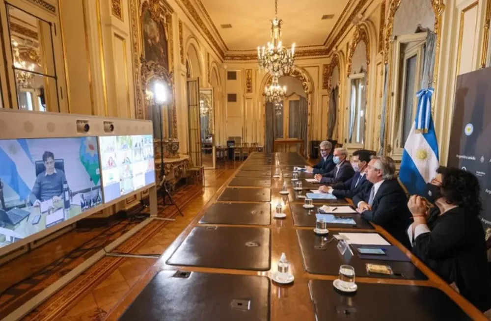 A contrarreloj, Fernández define cómo fortalecer las restricciones