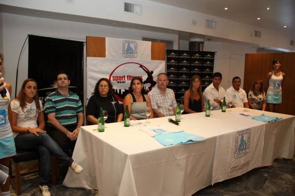 Ayer presentaron al equipo de la U