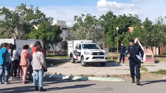 Doble muerte en Rawson: las víctimas tenían sangre en la nariz y apuntan a una intoxicación