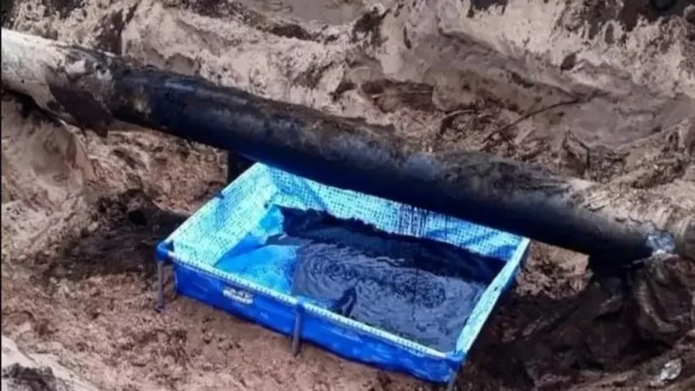 Contuvieron un derrame de petróleo con una pileta de lona