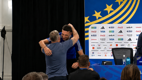 El emotivo ida y vuelta de Lionel Scaloni y Martín Palermo previo al debut en el Mundial: Qué alegría verte