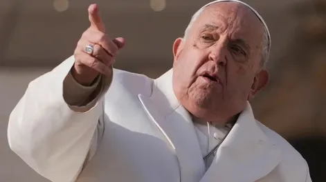 El Papa sufrió una caída y se golpeó la cara