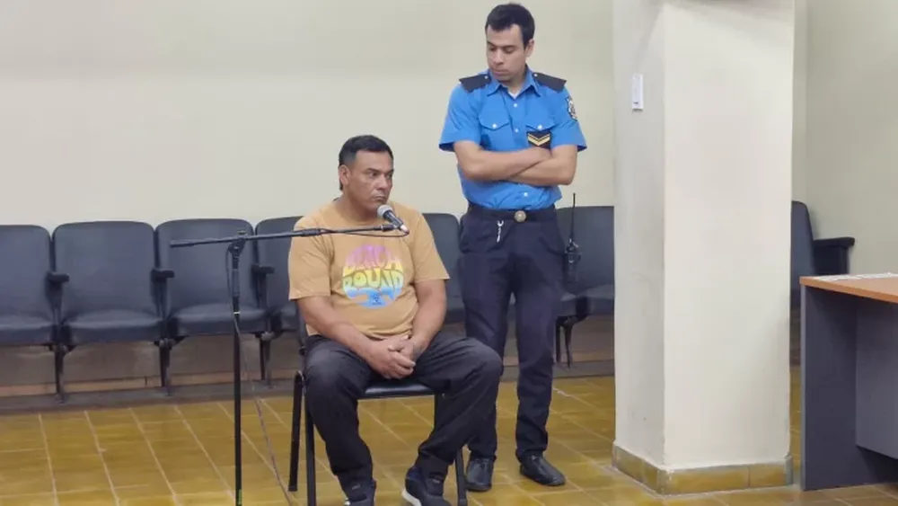 El embaucador se enojó con la prensa porque le tomaban fotos.