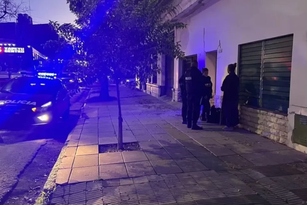 Una mujer fue sorprendida por un desconocido en su casa: “No me violes que puedo ser tu madre”