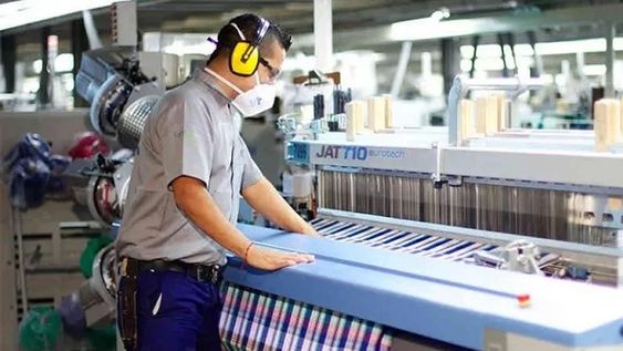 La industria volvió a caer en noviembre y tocó mínimos de un año y medio