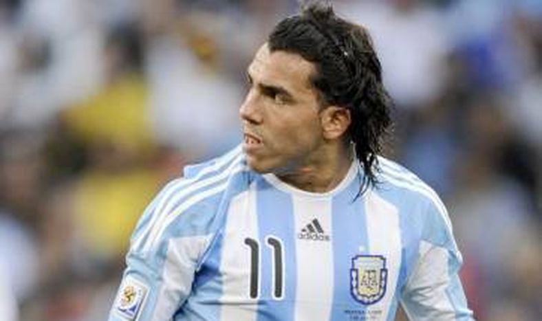 Tevez quiere saber quién será el técnico