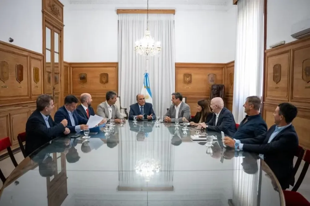 Guillermo Francos encabezó la reunión con los dialoguistas