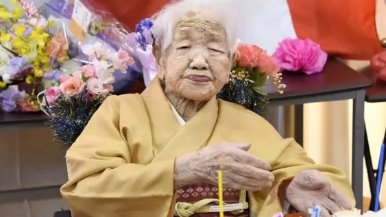 DE NO CREER. Cada vez más ancianas en Japón cometen delitos leves para ir a la cárcel donde encuentran techo, comida, atención médica y compañía.