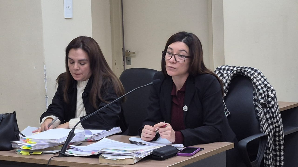 Ayudante Maira Elias y defensora oficial Sandra Leveque.