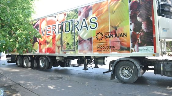 El camión de frutas y verduras llega al Barrio del Carmen