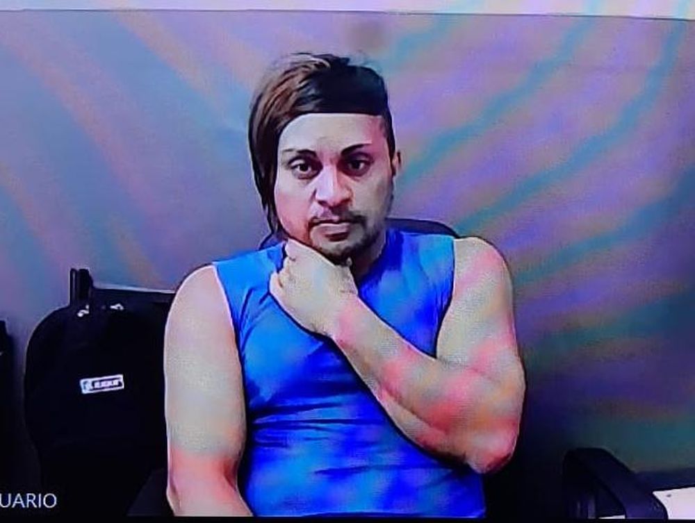 Golpeó a su pareja, la ató con alambre a la cama y como su hijito lloraba lo puso a ver dibujitos