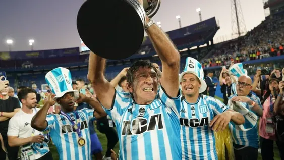 FESTEJOS. Gustavo Costas es Racing. Lo siente, lo ama. Lo vive sin límites y ahora, la Copa Libertadores es el objetivo.