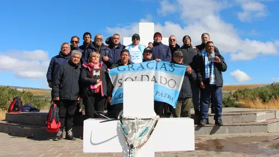 El desgarrador encuentro de Stella Maris con la tumba de su hermano