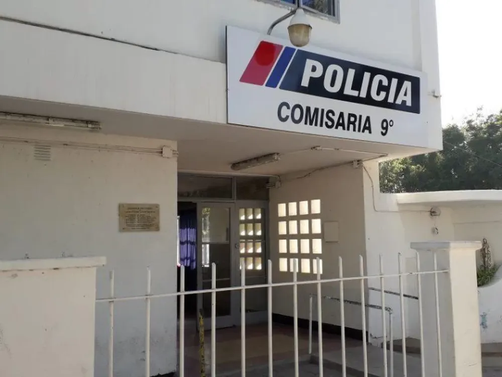 Iba en moto con su hijo y los chocó un auto que se dio a la fuga