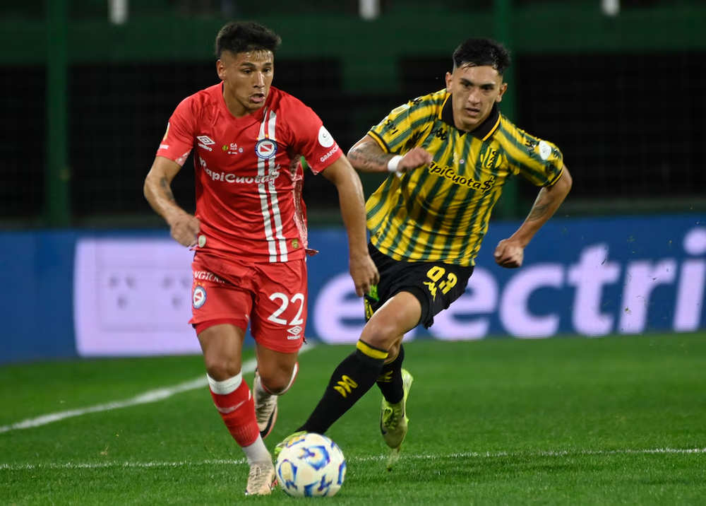 El lateral derecho con contrato vigente en Argentinos Juniors se integrará al plantel dirigido por Arruabarrena.