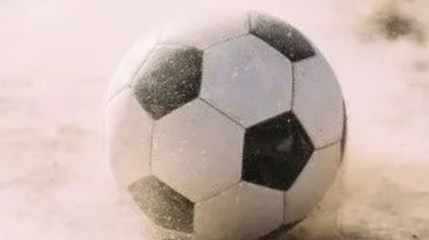 Discutió con su vecino y le arrojó una piedra a la camioneta: “Devolveme la pelota porque te voy a matar”