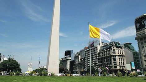 Vigilia y pantalla gigante por la asunción del Papa