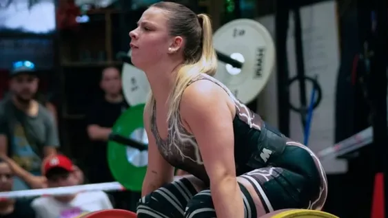 Llega a San Juan Katherina Szebun, campeona nacional de halterofilia