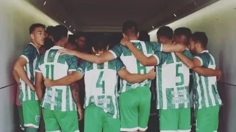 Desamparados la pasó mal frente a Sansinena: perdió 3-0 con un jugador menos
