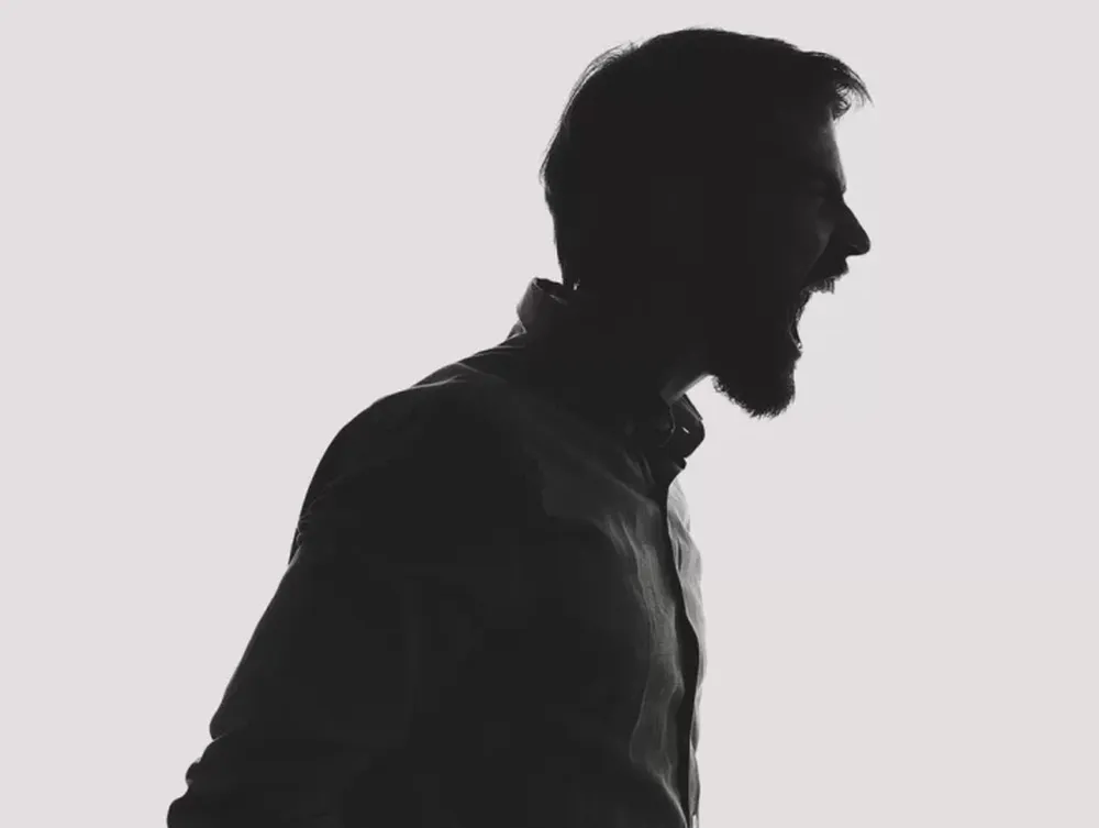 Le dejó hematomas en un brazo y la amenazó de muerte si lo denunciaba: ahora está preso