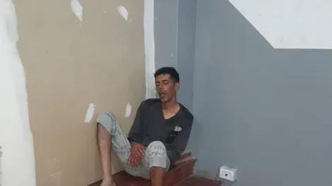 Le pegó a su pareja y rompió una tobillera electrónica: quedó detenido