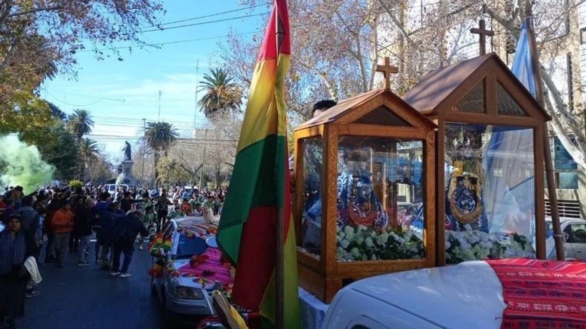 Nuestra Señora de Copacabana: danzantes de 5 provincias le rendirán homenaje a la patrona de la Bolivia