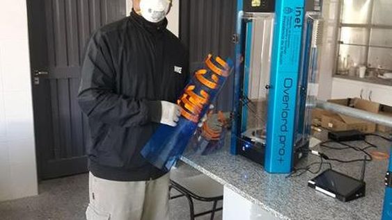 La escuela calingastina que se unió para crear máscaras para policías y personal de salud