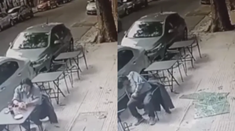 [VIDEO] Desayunaba en la vereda de un bar y se le cayó un panel de vidrio en la cabeza
