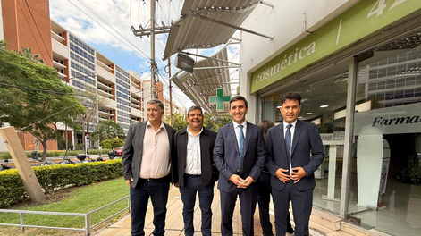 El combo peronista que se acercó a la Legislatura.