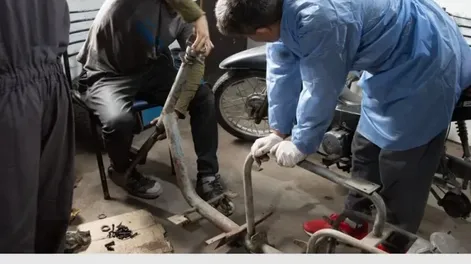 Diario de Cuyo | EN ACCIÓN. Los internos del Servicio Penitenciario Provincial ya repararon algunas bicicletas para donar.