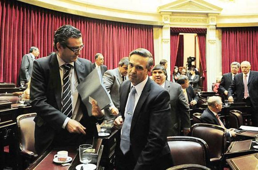 La oposición juega hoy su carta brava