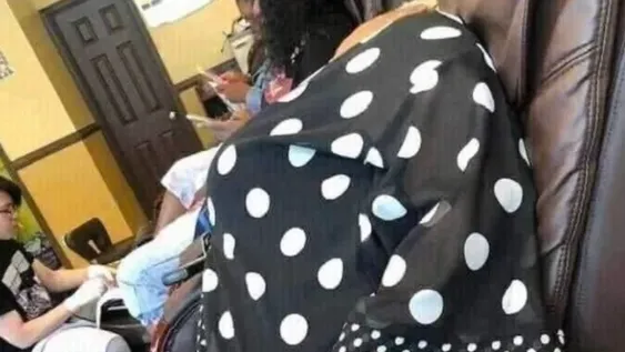 ¿Dónde está la cabeza de la mujer?