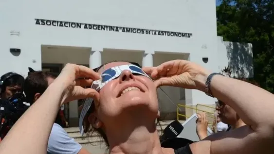 Se viene un eclipse insólito: se podrán ver las estrellas en pleno mediodía