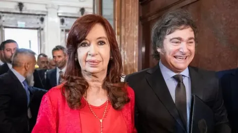 Cristina Kirchner criticó a Javier Milei por no viajar a Bahía Blanca: “¡Qué desconexión con los que sufren!”