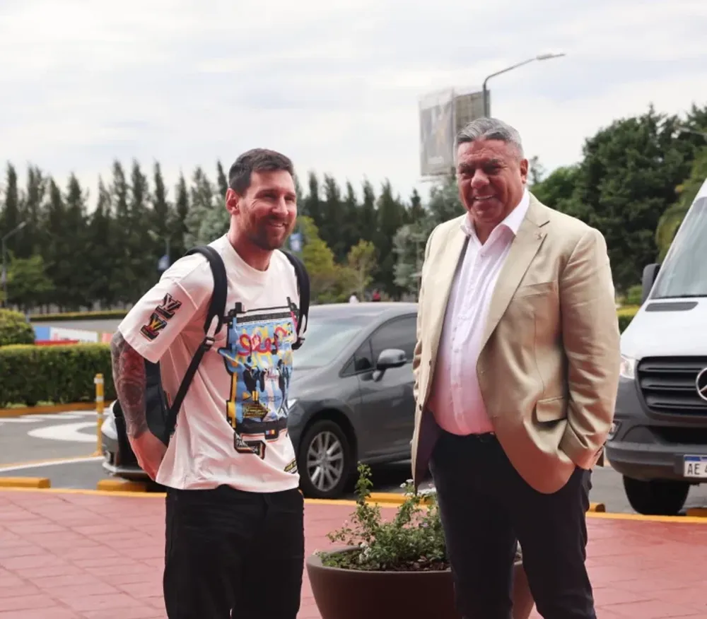 Messi llegó a Argentina para los amistosos de celebración por el Mundial de Qatar