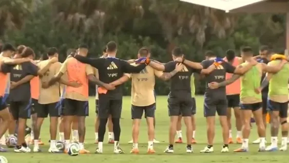 El conmovedor minuto de silencio de la Selección argentina por la muerte de Miguel Ángel Russo