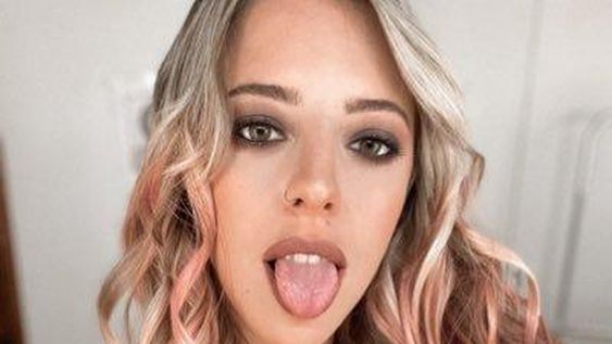 Nati Jota beboteó en tres selfies con un top ajustadísimo: “Ups…”